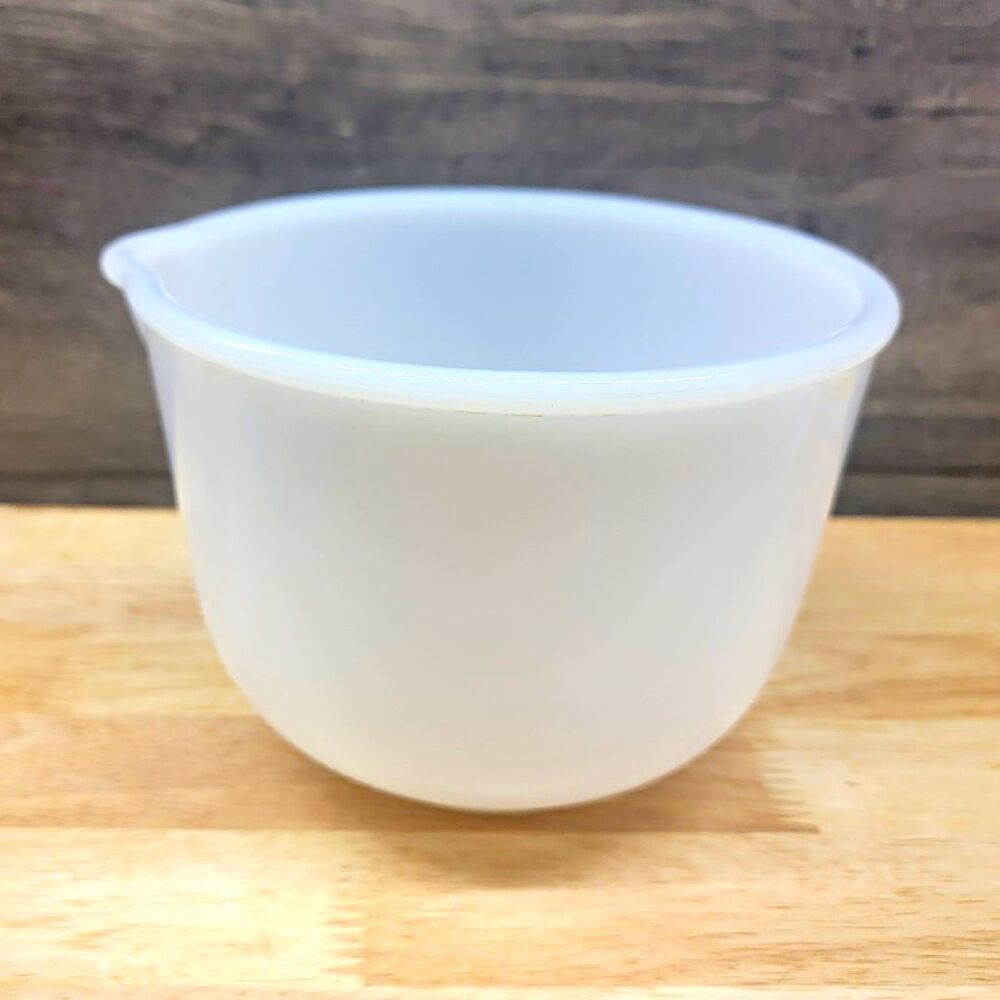 Galss Bake Sunbeam White Milk Glass Solid Round Mixing Bowl 7 in Dia 4 in H